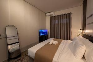 City Views- Top Floor - King Bed