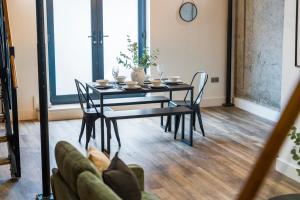 #129 Central Birmingham Stay Walk to Broad Street - Guest for 6 - 5 mins to National SEA LIFE Centre Birmingham - "Perfect for contractors and families - Free parking on the premises and street"