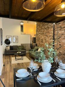 #129 Central Birmingham Stay Walk to Broad Street - Guest for 6 - 5 mins to National SEA LIFE Centre Birmingham - "Perfect for contractors and families - Free parking on the premises and street"