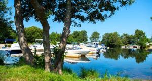 Mobile Home grand confort 4 à 6personnes au bord du lac de Biscarosse camping 4 étoiles