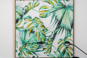 Green apartment at the Rotonda with garage