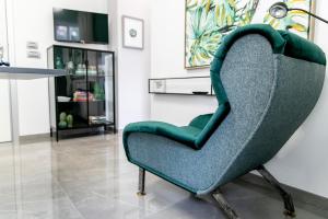 Green apartment at the Rotonda with garage