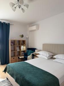 Old Town Cathedral Retreat with free parking