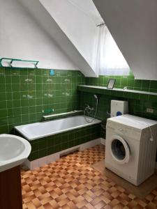 House with garden For 8 people