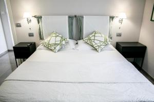 Green apartment at the Rotonda with garage