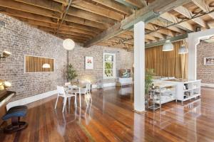 New York-Style Loft in Sydney CBD with City Views