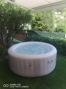 Grand 3 pièces avec terrasse et jardin dans villa provencale