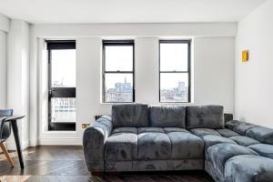 Modern 1-Bedroom Flat with Panoramic Views - Pass the Keys