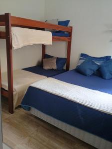 400 mt da Praia da Enseada Wi-fi Estacionamento gratuito cozinha completa