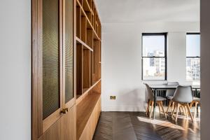 Modern 1-Bedroom Flat with Panoramic Views - Pass the Keys