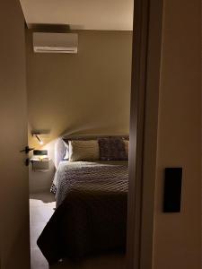 Brand New Apartment next to Varkiza Beach