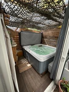 Beautiful studio with courtyard, parking and optional spa