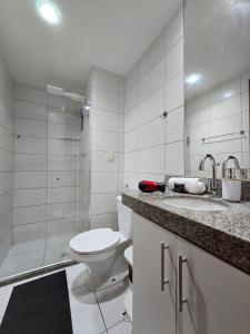 Apto com excelente localização e piscina no topo