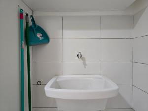 Apto com excelente localização e piscina no topo