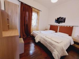 Alex Ipsos Apartment