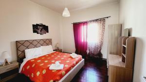 Alex Ipsos Apartment