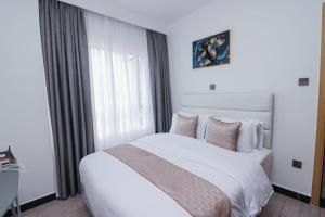 Smart retreat residencies with amazing breathtaking city views, swimming pool ,gym ,private ample parking space which offers a luxurious living in kilimani