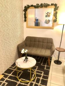 Cozy Staycation in Pioneer Woodland Mandaluyong