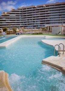 Apartment with 3 bedrooms, sea view, swimming pool and garage space