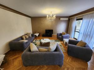 شقة مودرن بإطلالة ساحرة في قلب المهندسين - شارع الفريق عبد المنعم رياض -- Modern Apartment with Stunning View in the Heart of Mohandessin