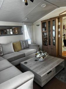 Lovely 4 Berth Caravan At Southview Holiday Park Ref 33001L