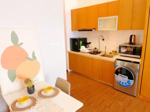 GYDEN STAYCATION #Carnelian Tower Forest City