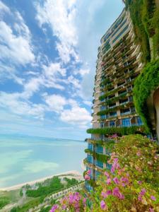 GYDEN STAYCATION #Carnelian Tower Forest City
