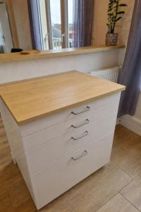 Appartement face gare, neuf, calme, parking,