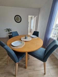 Appartement face gare, neuf, calme, parking,