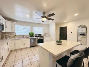 Pet friendly Spacious 3Bed with HUGE Back Yard