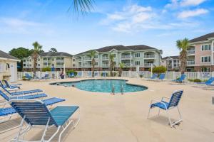 Magnolia Pointe 302 - Pool View