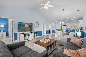 Magnolia Pointe 302 - Pool View