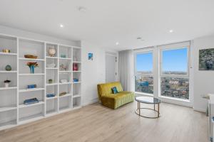 Stunning 2Bedroom Ensuite Apartment Near Excel & 02 Area