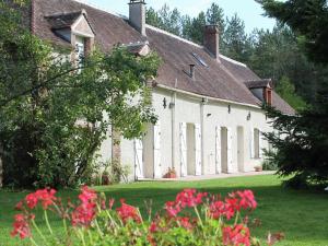 Cottage Cozy Holiday Home in Saint-Maurice-sur-Fessard with Terrace Pannes France