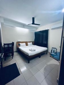 HOTEL IHAM PARADISE - Near Mangalore Central Railway Station - Pets Not Allowed