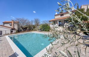 3 Bedroom Nice Apartment In Kanfanar