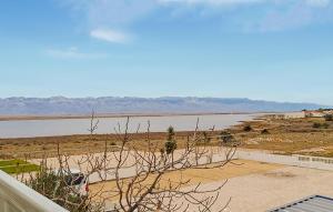 1 Bedroom Stunning Apartment In Vir