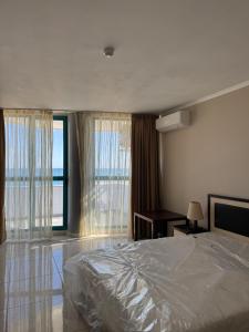 Berlin Golden Beach Studio