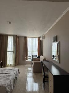 Berlin Golden Beach Studio