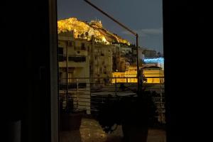 Lykavittos view - Loft Athens