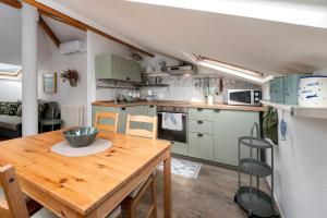 049 - Attico ELEGANTE, 10 minuti a piedi da MARE e SPIAGGIA - POSTO AUTO PRIVATO GRATIS, RISTRUTTURATO MARZO 2026