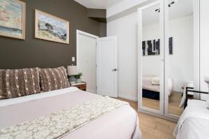 Spacious 2BR near UofT and College