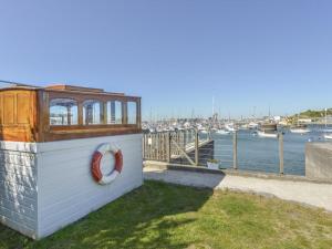 Waterfront Boathouse - Drift Cottage