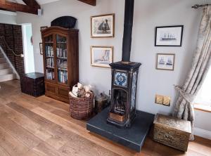Waterfront Boathouse - Drift Cottage