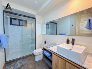 Suite 1 Bedroom in Colonia Americana, Pool y City Views 501