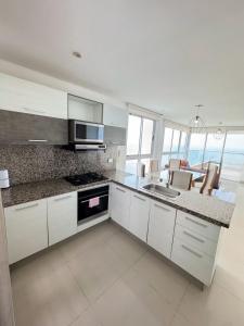 Luxury Ocean View Palmetto Beach Floor 24 2BR