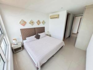 Luxury Ocean View Palmetto Beach Floor 24 2BR