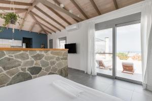 Contemporary Loft With Terrace Views of Kissamos Gulf