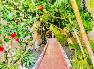 Cozy 2BR 2Bth walk 2 the beach Pool view Wi-Fi