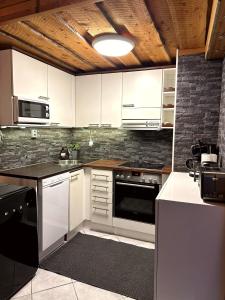 Isorakka Log Cabin - Sauna - Skibus nearby